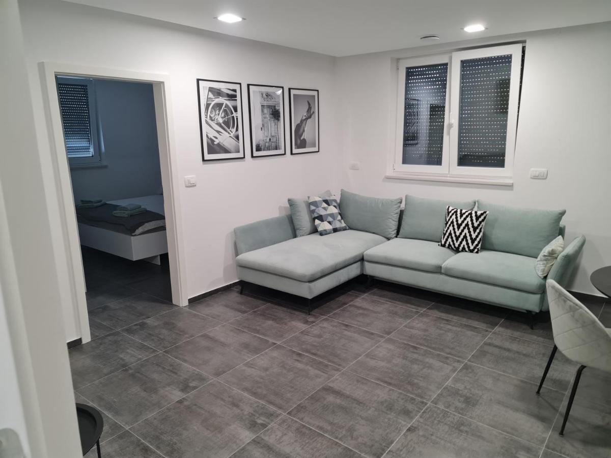 Villa Capris Apartments Κόπερ Εξωτερικό φωτογραφία