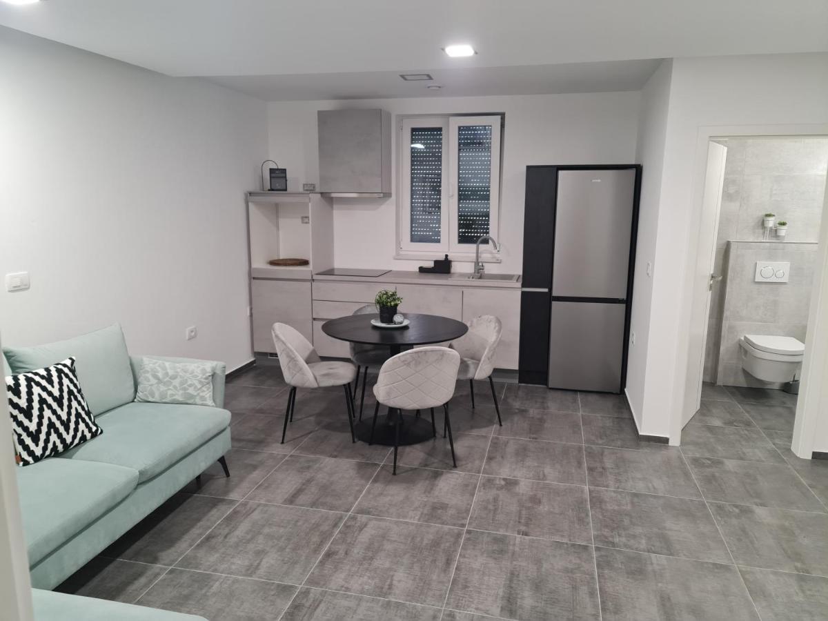 Villa Capris Apartments Κόπερ Εξωτερικό φωτογραφία