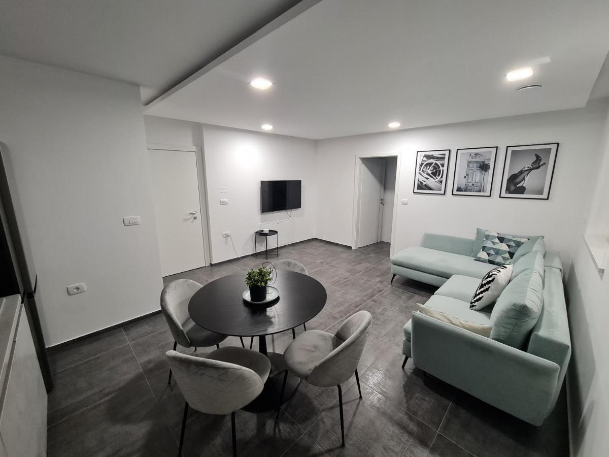 Villa Capris Apartments Κόπερ Εξωτερικό φωτογραφία